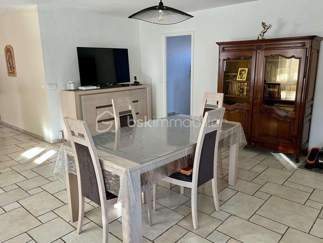 Maison très bien entretenue de 142 m², située au cœur d’un quartier résidentiel paisible - photo 13