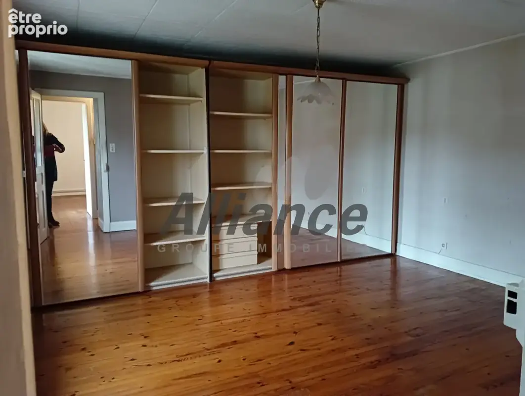Jolie maison avec garage, terrain et dependance - photo 9