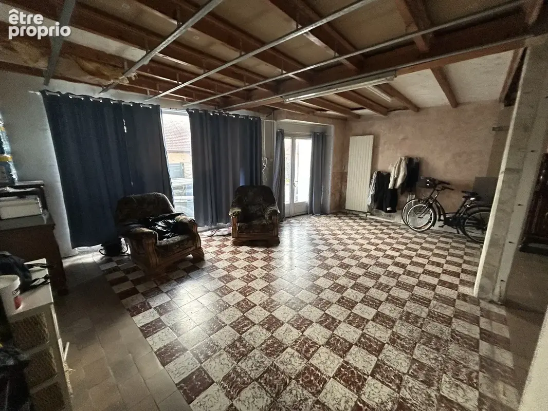 Proche A23, beau potentiel pour cette maison à rénover développant environ 241m2 + sous-sol ! - photo 4