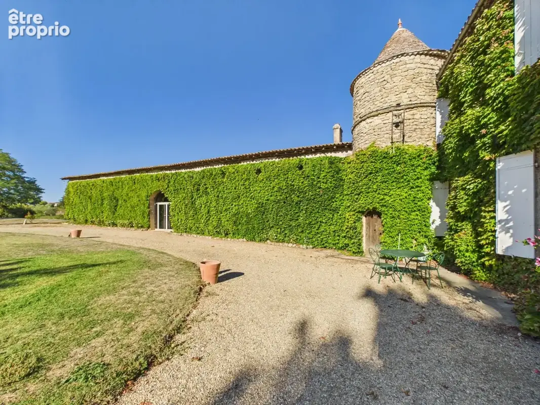 Château proche Saint‑Émilion avec domaine, hébergements indépendants et salle de réception - photo 18
