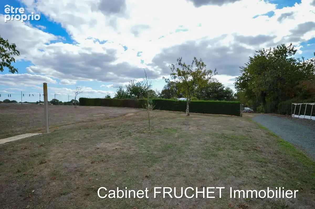 BOURNEZEAU - Environnement calme, en village proche accès 2X2 - photo 14