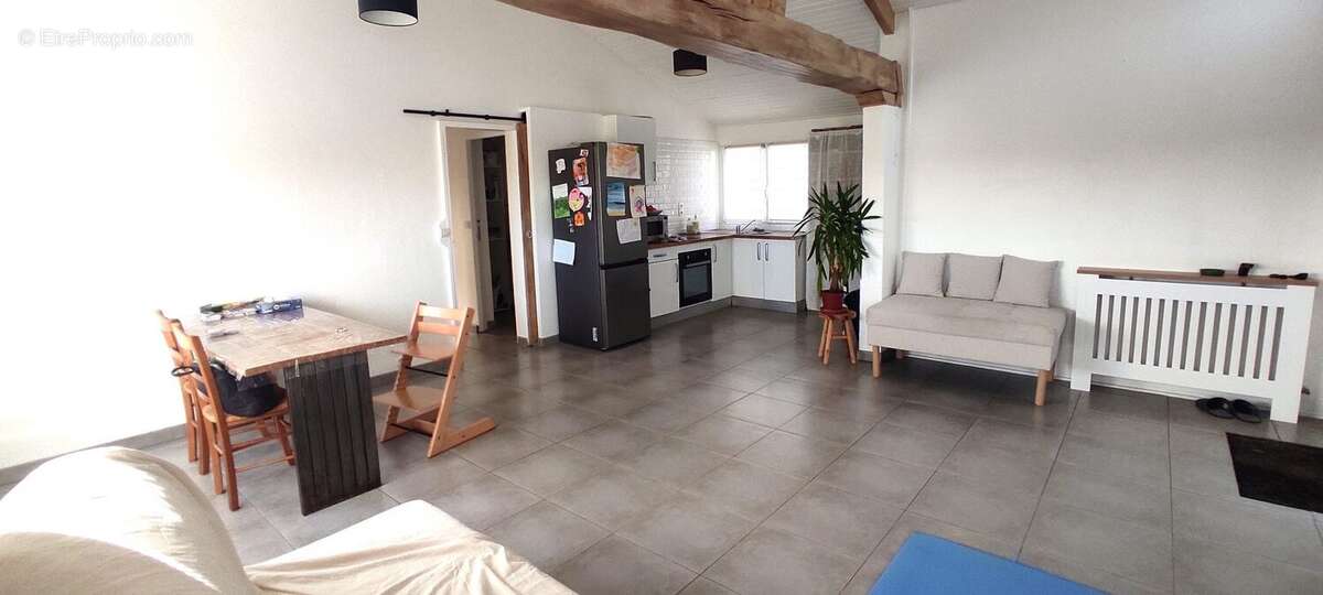 Maison 84 m² à Saint-Cesaire  - photo 2