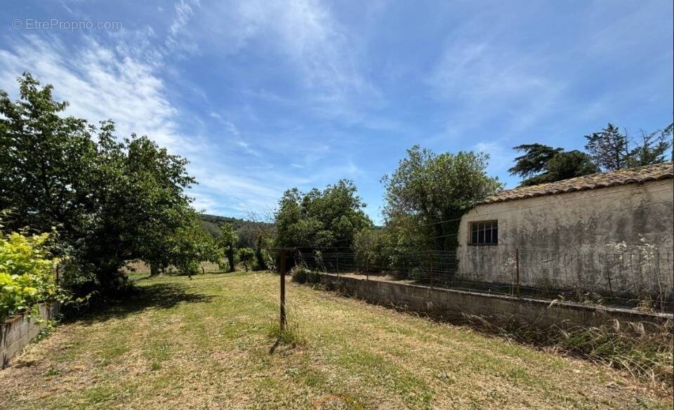 Terrain à LA GARDE-ADHEMAR