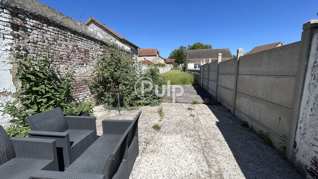 Immeuble de rapport comprenant 1T4 et 1T2 + sur 500m² - photo 6