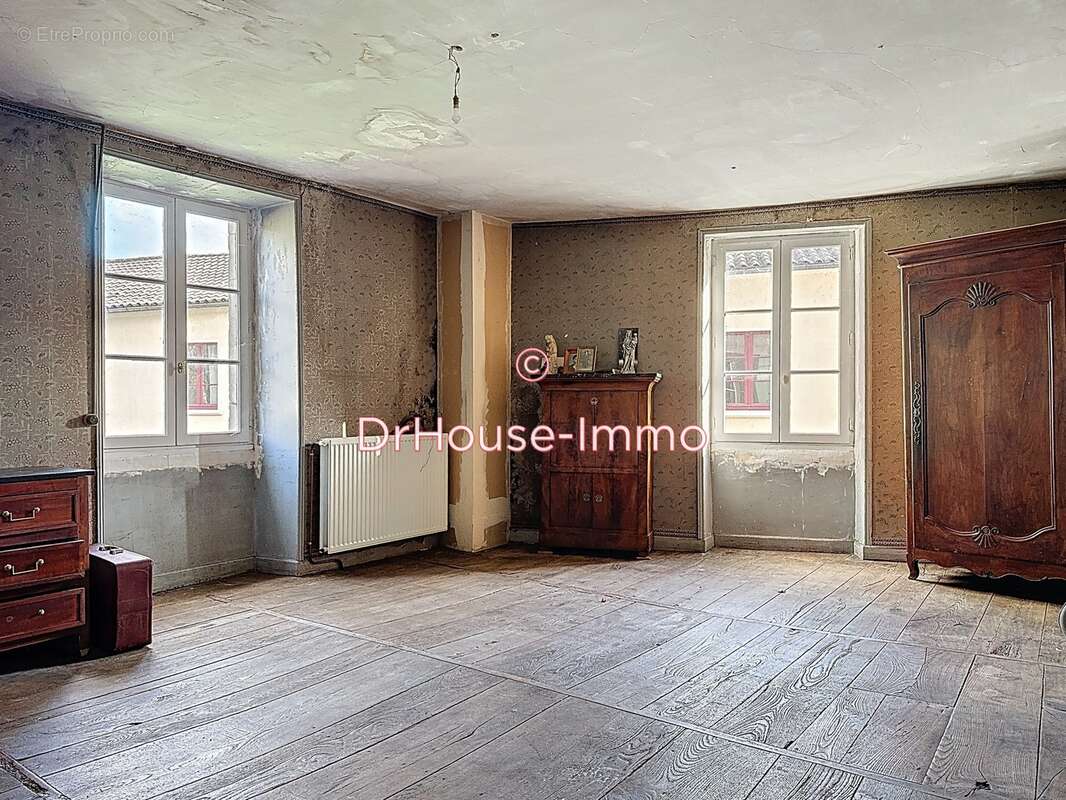 Maison à MANZAC-SUR-VERN