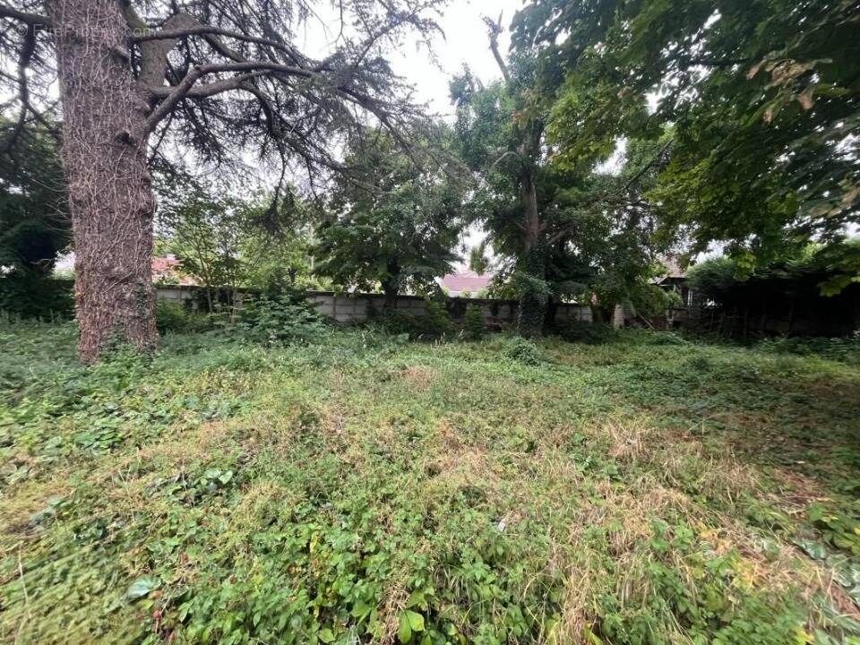 Terrain à SAINT-OUEN-L&#039;AUMONE