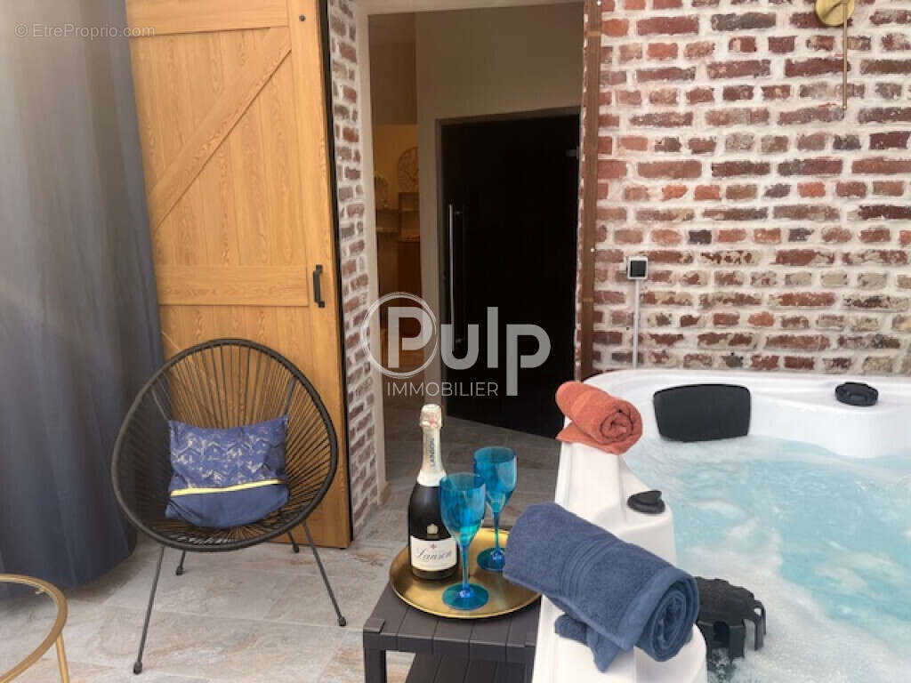 Commerce à FRESNES-LES-MONTAUBAN