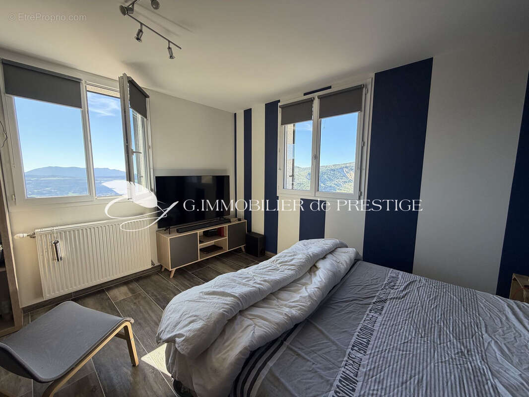 Maison à BEZAUDUN-SUR-BINE