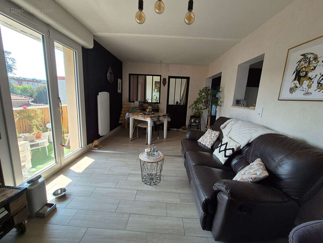 LEMPDES / Appartement à vendre de 61 m² avec terrasse, cave et stationnement ! - photo 9