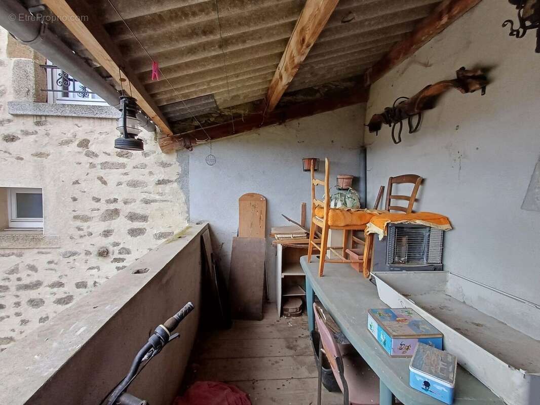 Maison à SAINT-JEAN-DES-OLLIERES