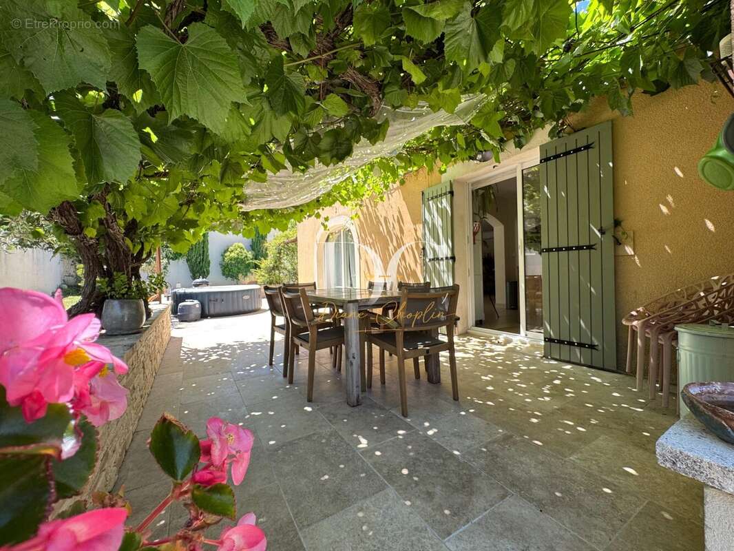 Maison à CHATEAUNEUF-DE-GADAGNE