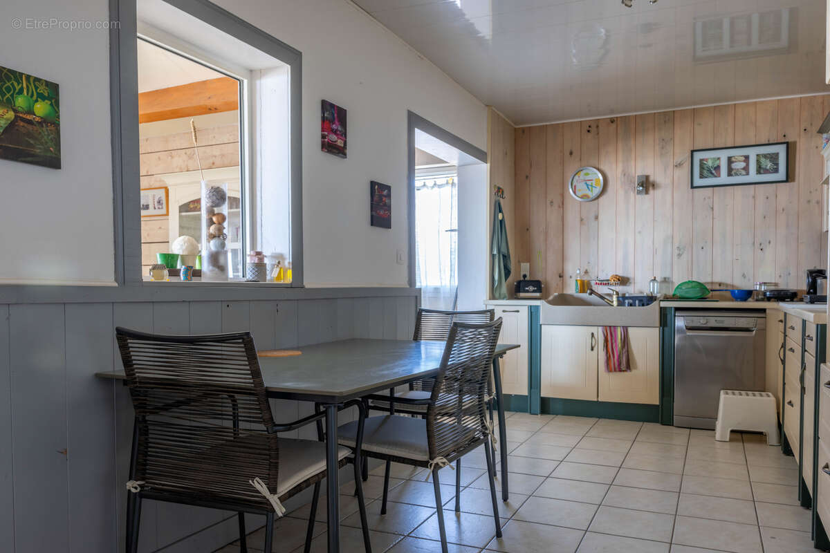 Appartement à CHATEAUNEUF-LES-MARTIGUES