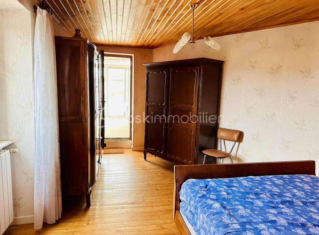 Une vue rare, un emplacement recherché, une maison de caractère au cœur de Roiffieux - photo 13
