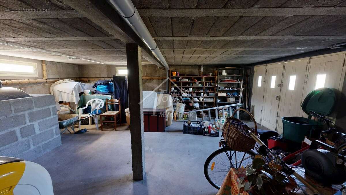 Pavillon de plain-pied sur sous-sol avec 1 300 m² de terrain à Bourbon-l'Archambault - photo 15