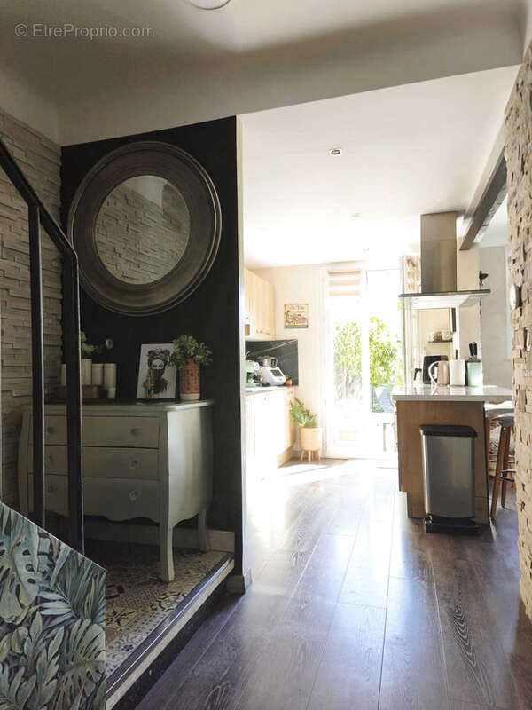 Maison à SAINT-LAURENT-DE-LA-SALANQUE