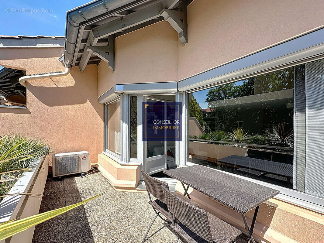 Appartement à SAINT-GENIS-LAVAL