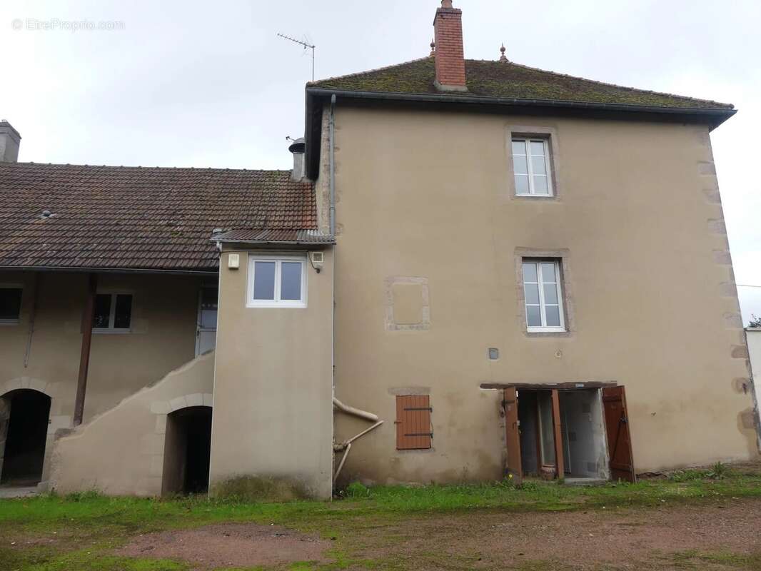 Appartement à SAINT-SYMPHORIEN-DE-MARMAGNE