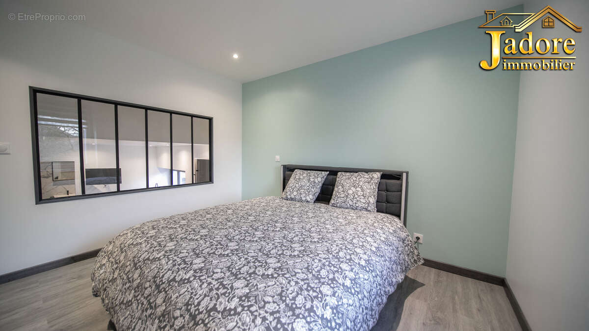 Ensemble immobilier entierement renove - photo 24