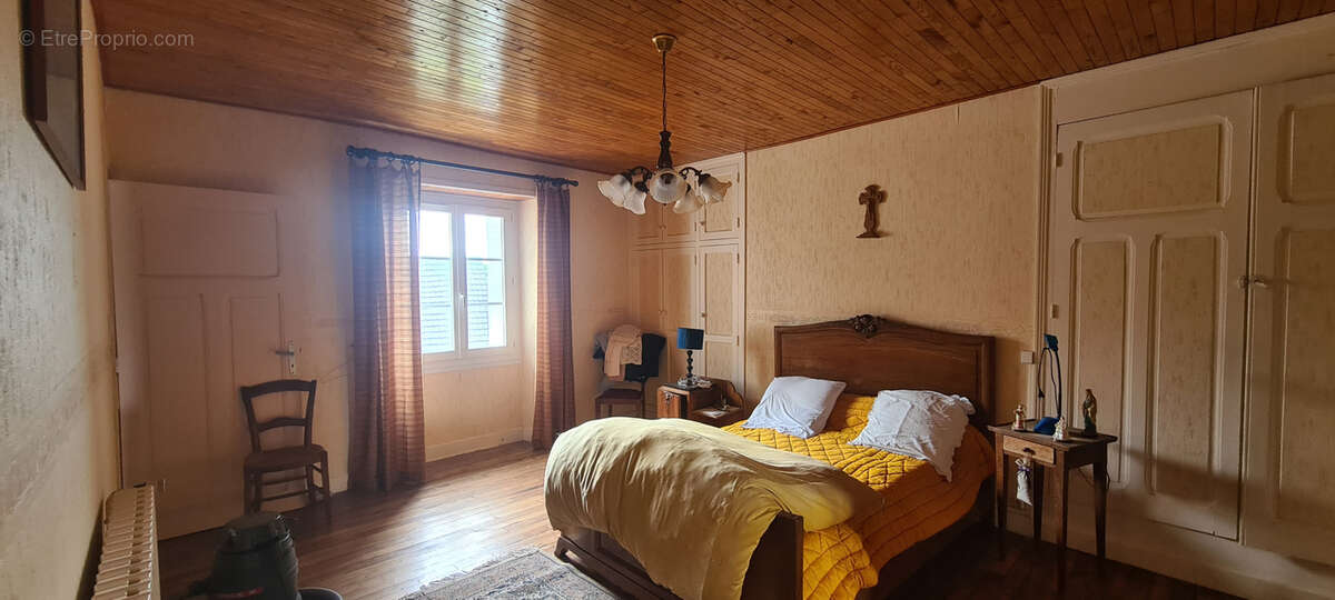 Magnifique corps de ferme en pierre avec terrain attenant à Palazinges - photo 6