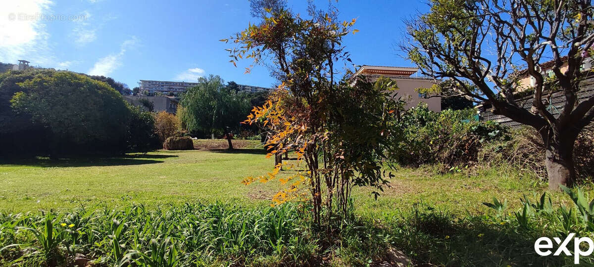 Maison à SAINT-LAURENT-DU-VAR