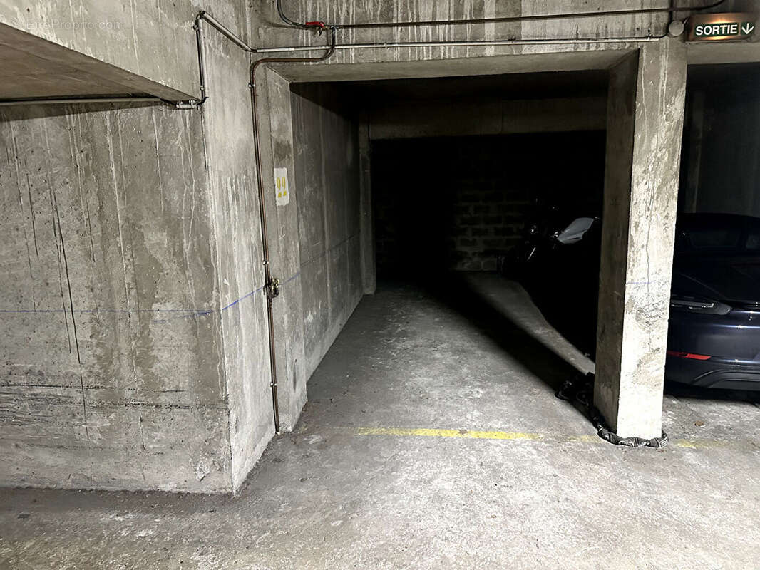 Parking à PARIS-15E