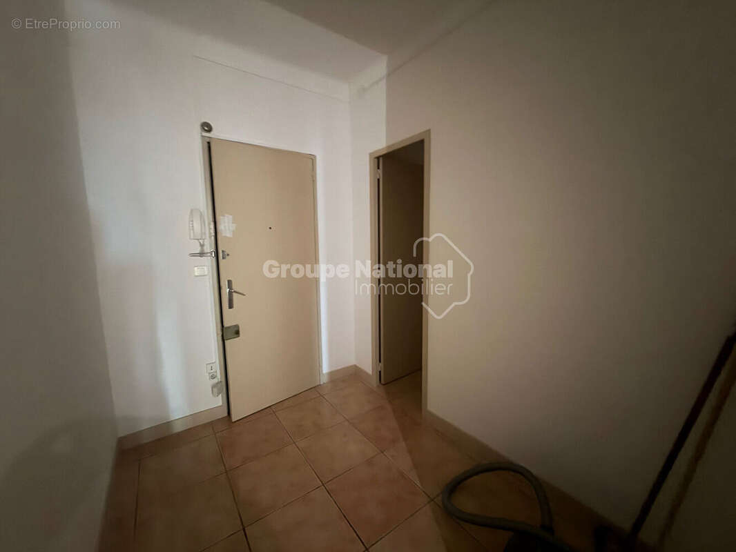 Nimes Jean-Jaures Appartement P2 rénové - photo 8