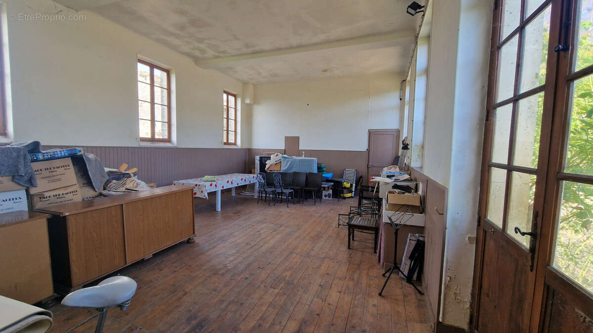 Maison à VILLEBOIS-LAVALETTE