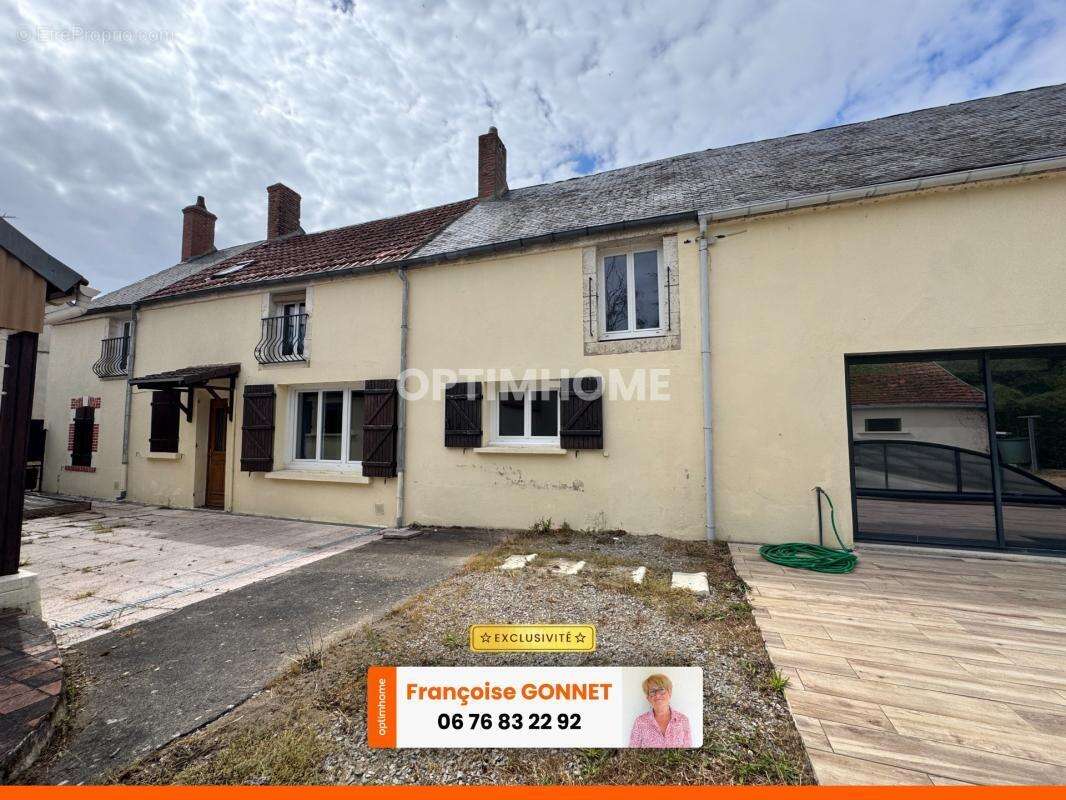 LONGERE de 215 m² - 6 pièces - 4 chambres - Piscine - 275 000 € - LAPAN - photo 2