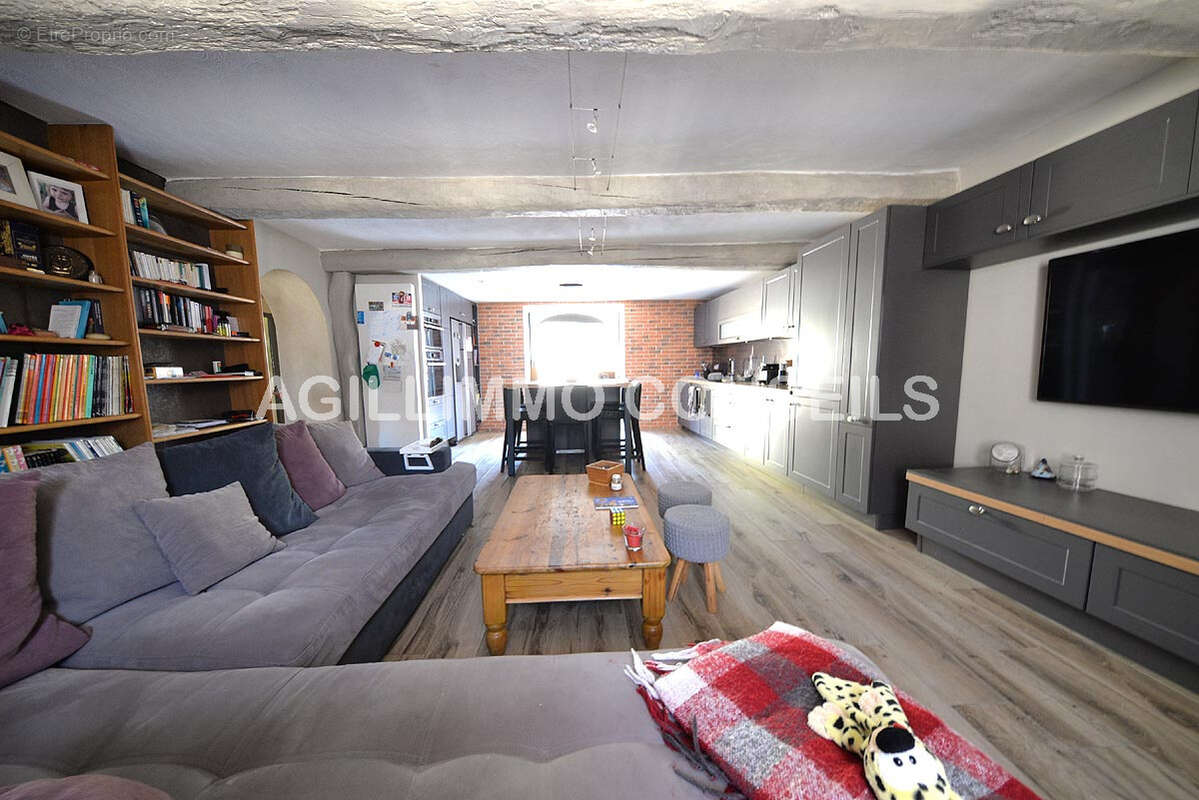 Maison 8 pièces avec 2 garages, cave, ext. terrasse tropézienne - photo 2