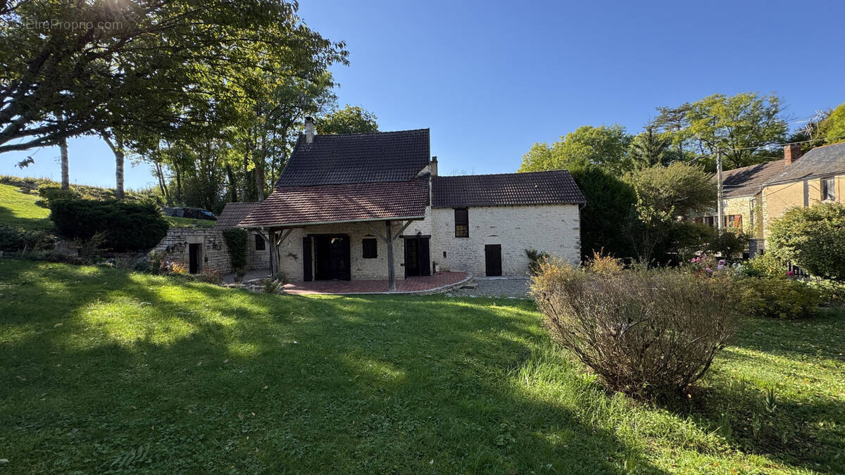 Maison à JOUX-LA-VILLE