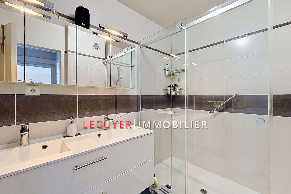Appartement à VALLAURIS
