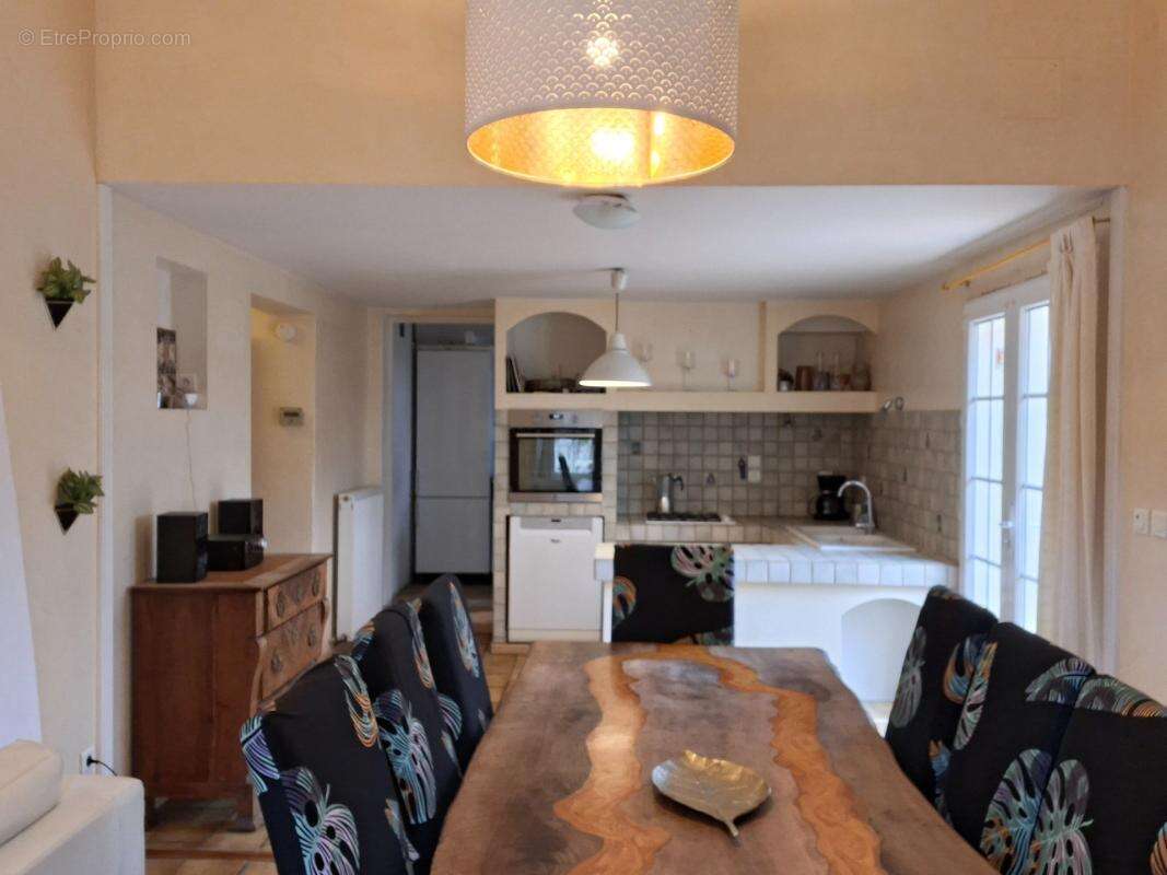 A vendre: Maison familiale 220m² avec dépendance – Aiglun (04) - photo 2