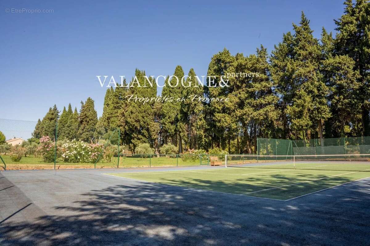 Mas Provençal de Charme avec Piscine et Tennis à Vendre - photo 8