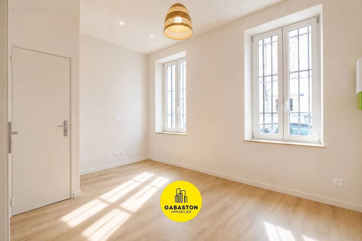 Appartement à MARSEILLE-4E