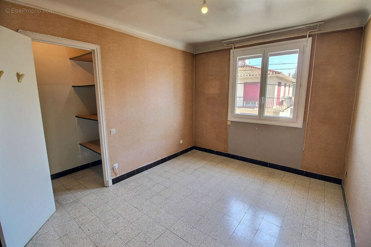 À vendre a bages - maison de ville avec grand garage et exterieur  - proche lac de villeneuve-de-la-raho - photo 8