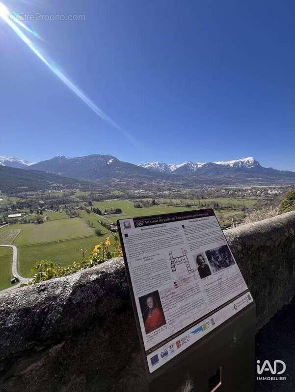 Photo 2 - Commerce à EMBRUN