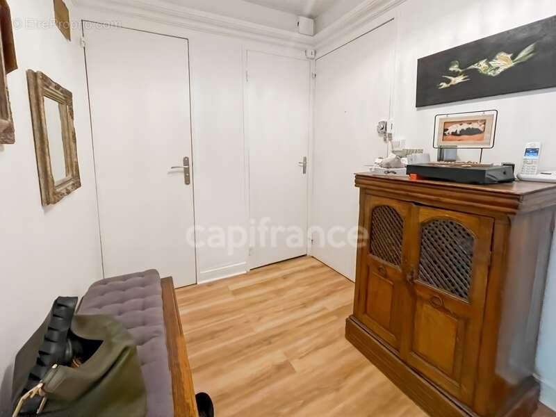 Bel Appartement rénové avec balcon à vendre 3 pièces CHANTILLY (60) - box Garage - CENTRE VILLE CHANTILLY - GARE PARIS TER 25min - photo 2