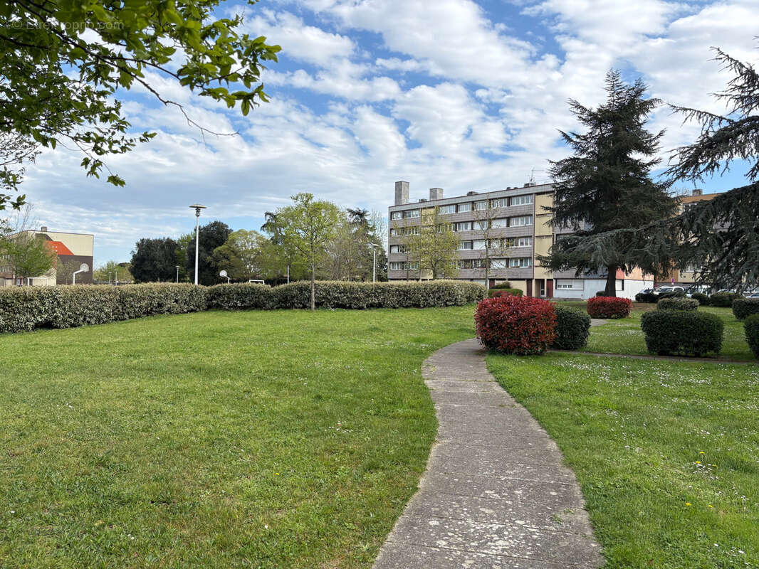 Appartement à BEAUZELLE
