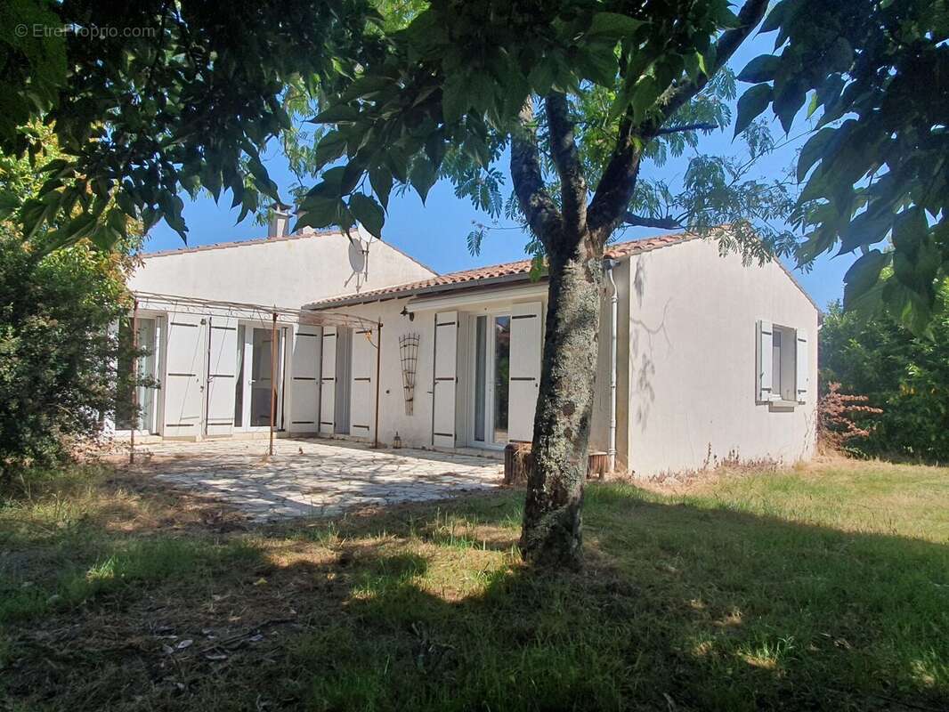 Maison à COZES