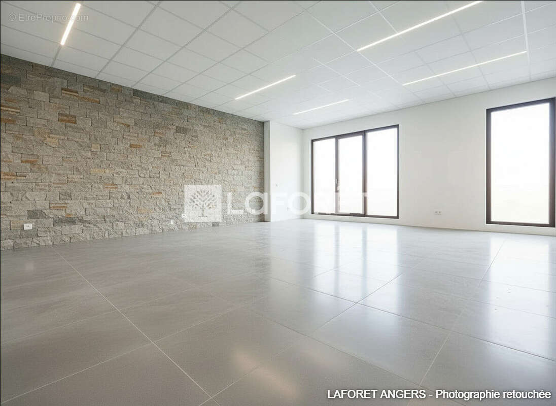 Local commercial ou professionnel 62 m² - AVRILLE - photo 3