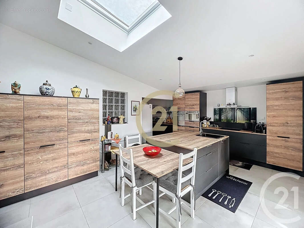 Maison à MONTAREN-ET-SAINT-MEDIERS