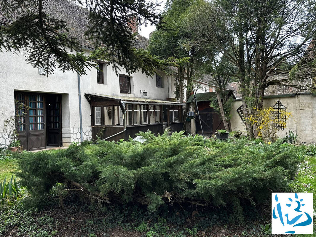 Maison à LA CELLE-SAINT-CYR