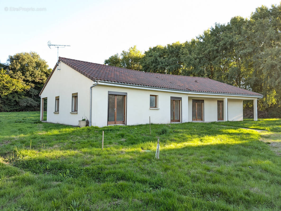 Maison à BUSSIERE-POITEVINE