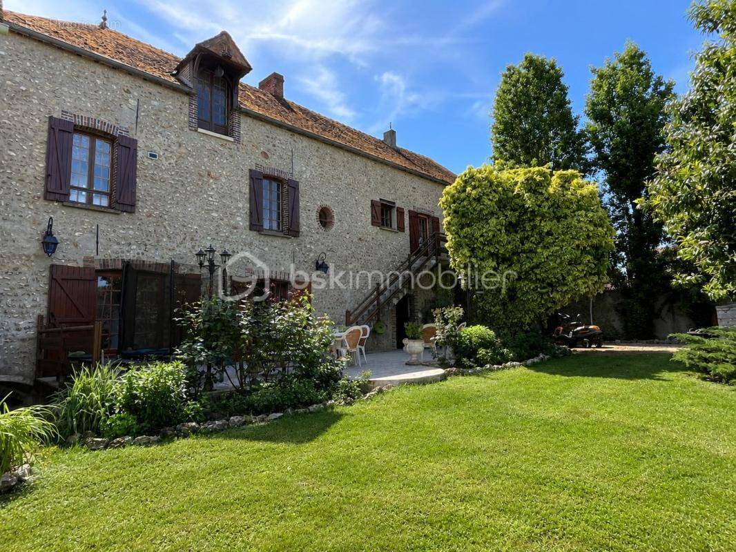 Maison à LES BORDES