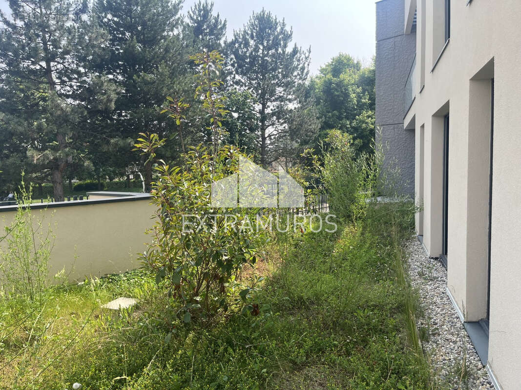 Bel Appartement T4 avec Jardin Privatif et Balcon à Craponne (69290) - photo 4