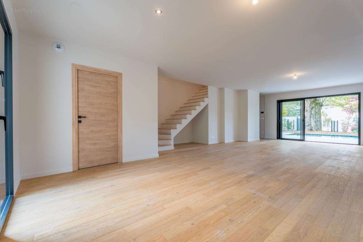 Maison à CHARBONNIERES-LES-BAINS