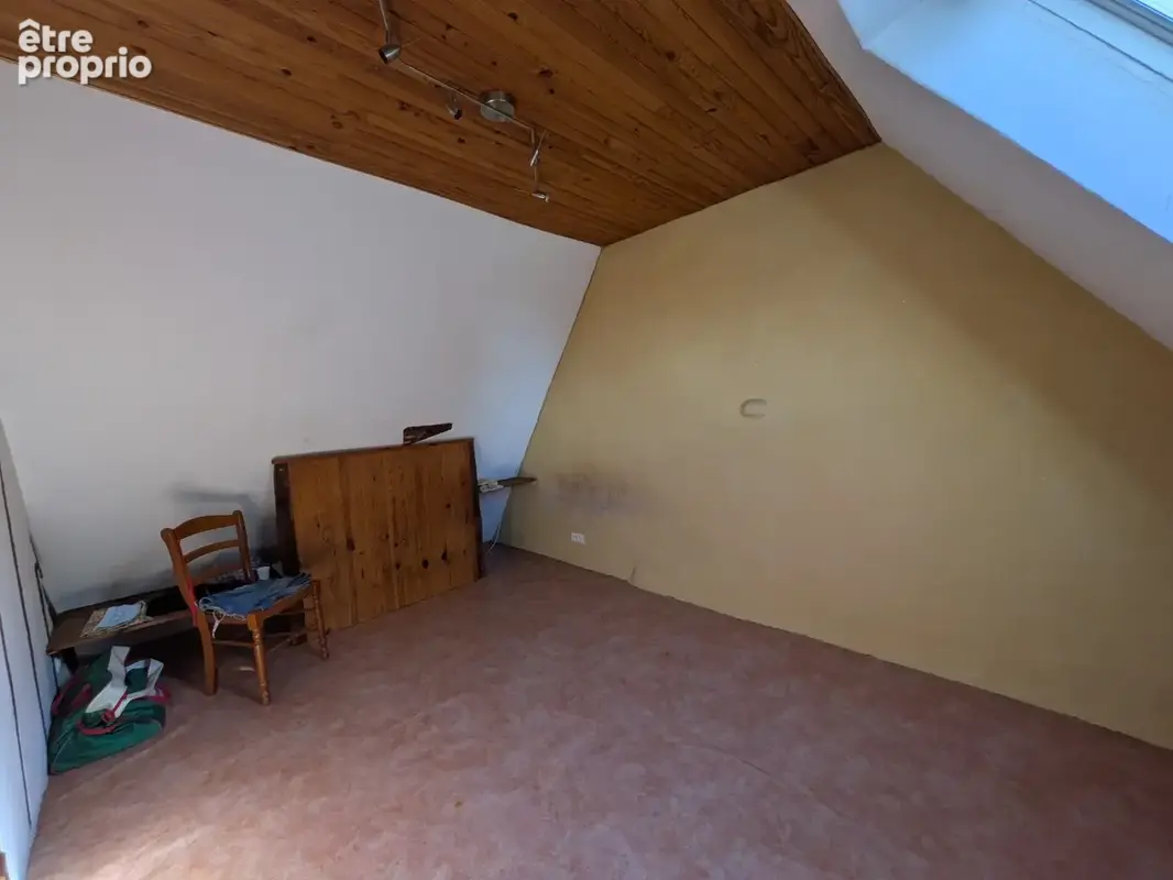 Guemene sur scorff maison atypique en bon etat general de 2 pieces avec cave une dépendance et un jardinet - photo 8