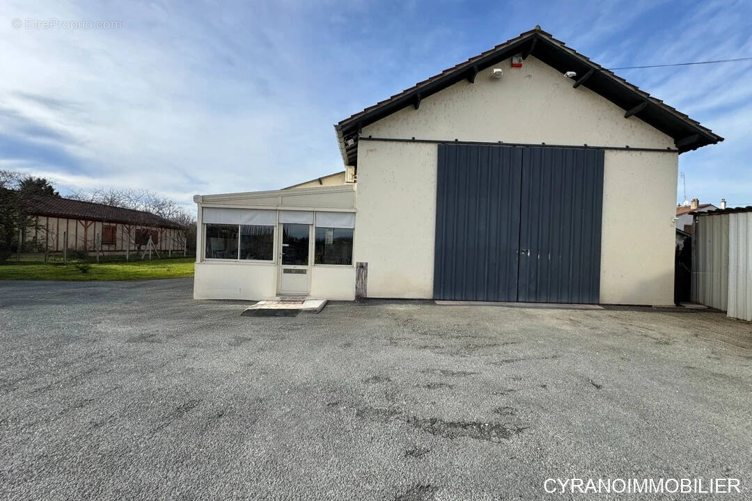 Commerce à PINEUILH