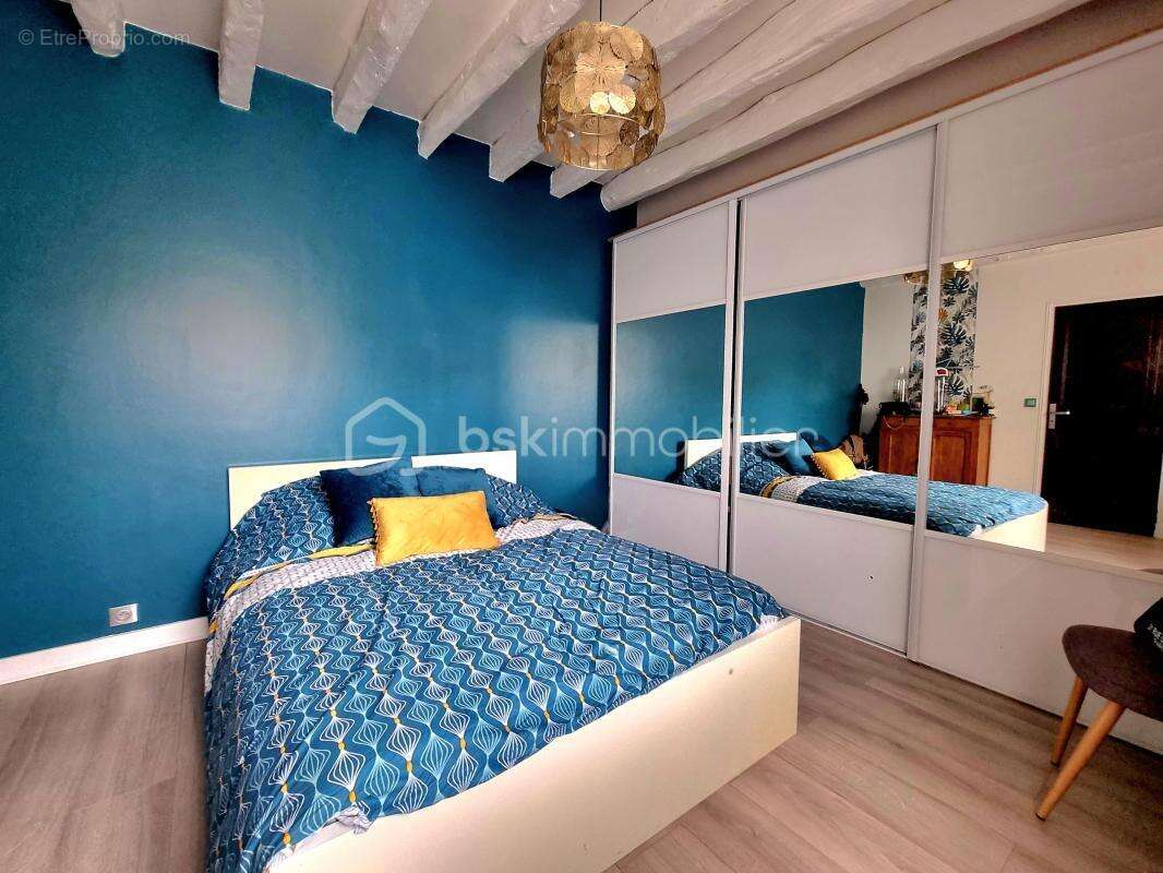 Charmante maison en pierre, 8 pièces, 4 chambres, garage, annexes, piscine !!! - photo 10