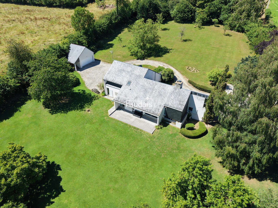 Maison 275 m² à Saint-Andre-De-L'epine  - photo 4